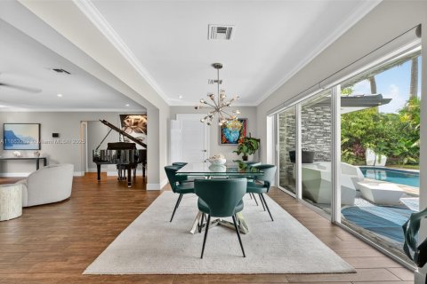 House in Wilton Manors, Florida 3 bedrooms, 184.69 sq.m. № 1895860 - photo 11