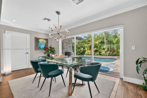 House in Wilton Manors, Florida 3 bedrooms, 184.69 sq.m. № 1895860 - photo 12