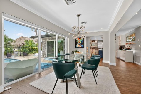 House in Wilton Manors, Florida 3 bedrooms, 184.69 sq.m. № 1895860 - photo 10