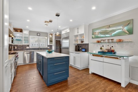 House in Wilton Manors, Florida 3 bedrooms, 184.69 sq.m. № 1895860 - photo 16