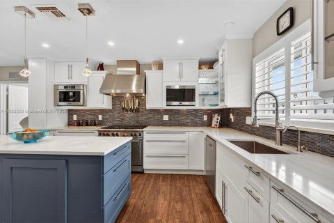 House in Wilton Manors, Florida 3 bedrooms, 184.69 sq.m. № 1895860 - photo 20