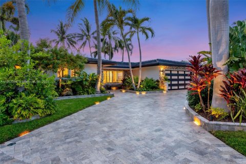 House in Wilton Manors, Florida 3 bedrooms, 184.69 sq.m. № 1895860 - photo 4