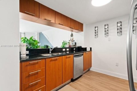 Copropriété à louer à Miami, Floride: 1 chambre, 78.22 m2 № 2076673 - photo 10