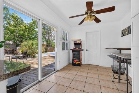 Villa ou maison à vendre à Saint Petersburg, Floride: 3 chambres, 147.53 m2 № 2275422 - photo 11