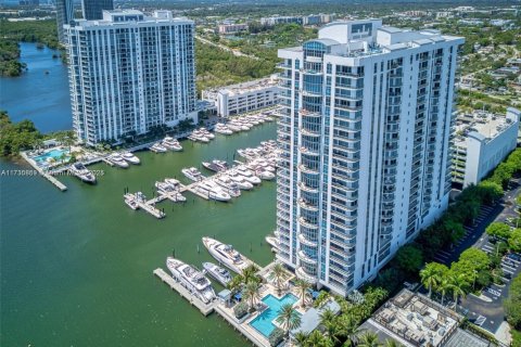 Condominio en venta en North Miami Beach, Florida, 2 dormitorios, 163.14 m2 № 1811129 - foto 26