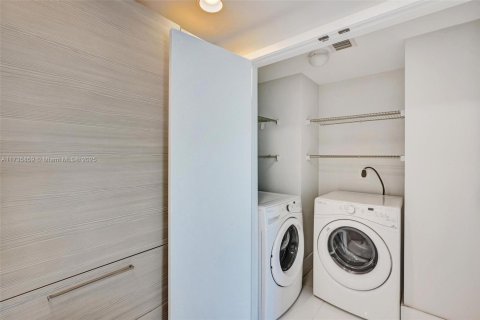 Condominio en venta en North Miami Beach, Florida, 2 dormitorios, 163.14 m2 № 1811129 - foto 9