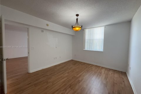 Condo in Hollywood, Florida, 1 bedroom № 2075178 - photo 4