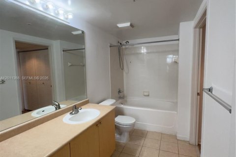Condo in Hollywood, Florida, 1 bedroom № 2075178 - photo 8