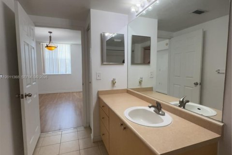 Condo in Hollywood, Florida, 1 bedroom № 2075178 - photo 7