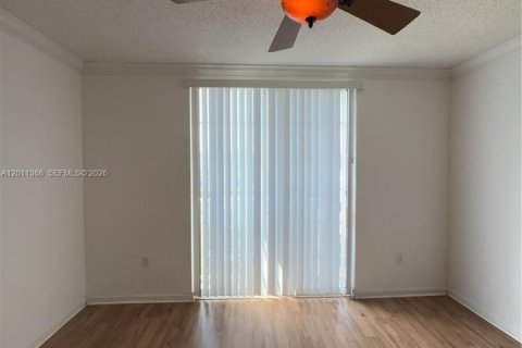 Condo in Hollywood, Florida, 1 bedroom № 2075178 - photo 3