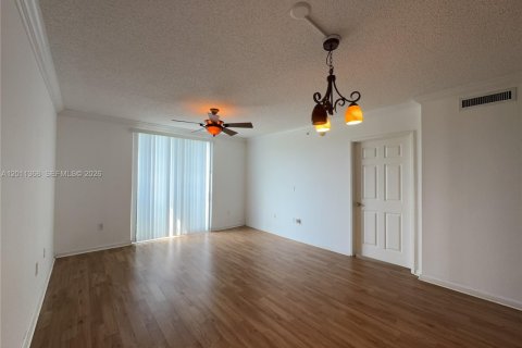 Condo in Hollywood, Florida, 1 bedroom № 2075178 - photo 2