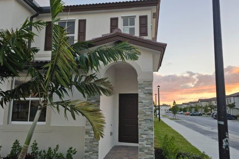 Adosado en alquiler en Homestead, Florida, 3 dormitorios № 2039814 - foto 2