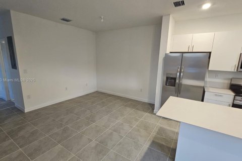 Adosado en alquiler en Homestead, Florida, 3 dormitorios № 2039814 - foto 13