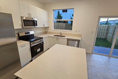 Adosado en alquiler en Homestead, Florida, 3 dormitorios № 2039814 - foto 11