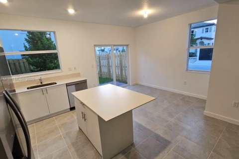 Adosado en alquiler en Homestead, Florida, 3 dormitorios № 2039814 - foto 6