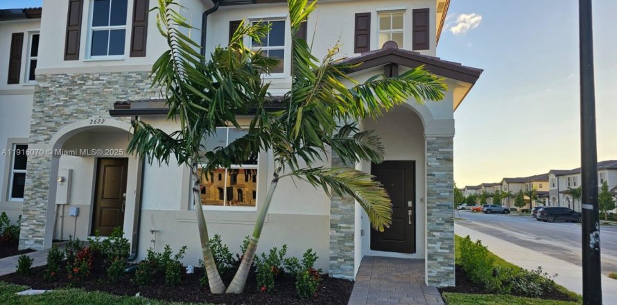 Adosado en Homestead, Florida 3 dormitorios № 2039814