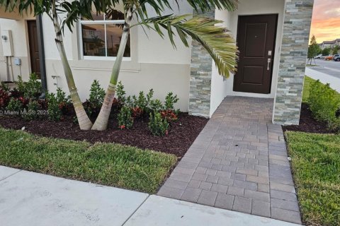 Adosado en alquiler en Homestead, Florida, 3 dormitorios № 2039814 - foto 4