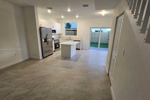 Adosado en alquiler en Homestead, Florida, 3 dormitorios № 2039814 - foto 8