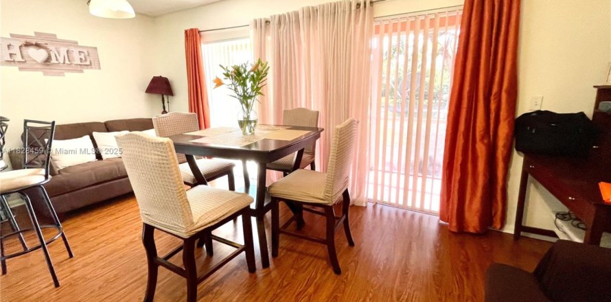 Adosado en Coral Springs, Florida 3 dormitorios, 150.87 m2 № 1804330