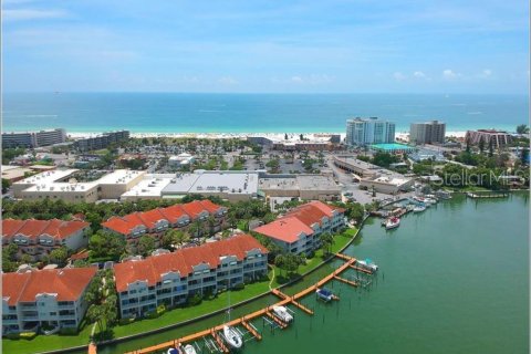 Adosado en alquiler en Saint Pete Beach, Florida, 3 dormitorios, 211.35 m2 № 1816843 - foto 1