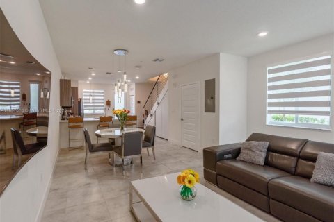 Copropriété à vendre à Doral, Floride: 3 chambres, 122.17 m2 № 1832291 - photo 4