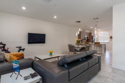 Copropriété à vendre à Doral, Floride: 3 chambres, 122.17 m2 № 1832291 - photo 8