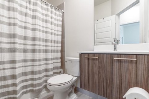 Copropriété à vendre à Doral, Floride: 3 chambres, 122.17 m2 № 1832291 - photo 19