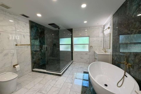 House in Longwood, Florida 4 bedrooms, 364.55 sq.m. № 2148834 - photo 20