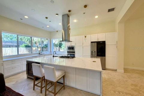 House in Longwood, Florida 4 bedrooms, 364.55 sq.m. № 2148834 - photo 2