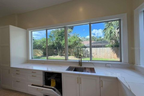 House in Longwood, Florida 4 bedrooms, 364.55 sq.m. № 2148834 - photo 5