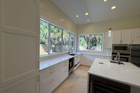 House in Longwood, Florida 4 bedrooms, 364.55 sq.m. № 2148834 - photo 6