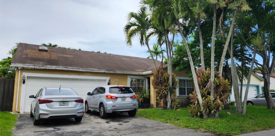 Casa en Miami, Florida 4 dormitorios, 131.36 m2 № 1814695
