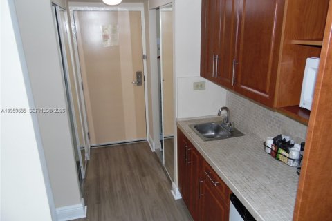 Купить кондоминиум в Санни-Айлс-Бич, Флорида 33.44м2, № 2022202 - фото 6