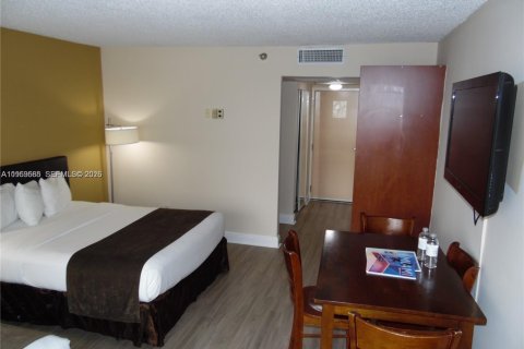 Купить кондоминиум в Санни-Айлс-Бич, Флорида 33.44м2, № 2022202 - фото 2