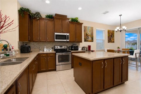 House in Orlando, Florida 4 bedrooms, 212.28 sq.m. № 2117862 - photo 7