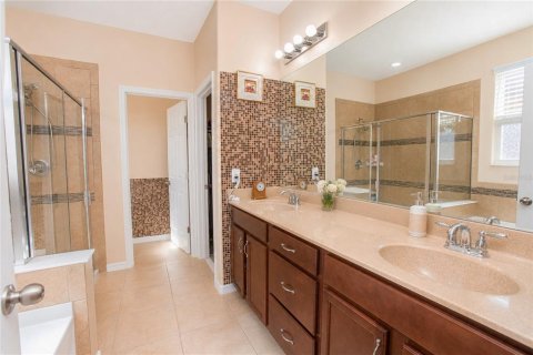 House in Orlando, Florida 4 bedrooms, 212.28 sq.m. № 2117862 - photo 17