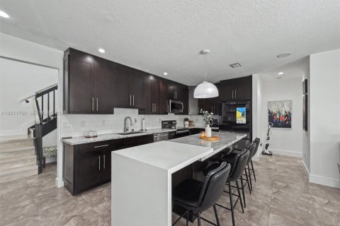 House in Miami, Florida 4 bedrooms, 214.6 sq.m. № 2075321 - photo 20