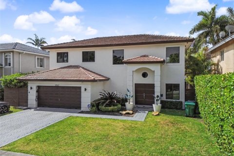 House in Miami, Florida 4 bedrooms, 214.6 sq.m. № 2075321 - photo 3