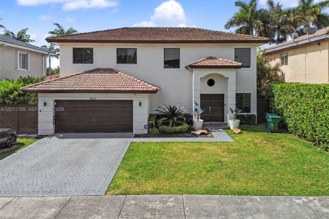 House in Miami, Florida 4 bedrooms, 214.6 sq.m. № 2075321