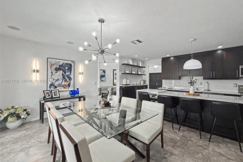 House in Miami, Florida 4 bedrooms, 214.6 sq.m. № 2075321 - photo 17