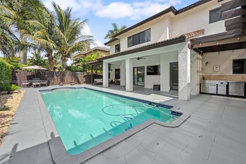 House in Miami, Florida 4 bedrooms, 214.6 sq.m. № 2075321 - photo 23