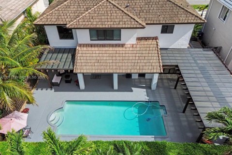 House in Miami, Florida 4 bedrooms, 214.6 sq.m. № 2075321 - photo 4