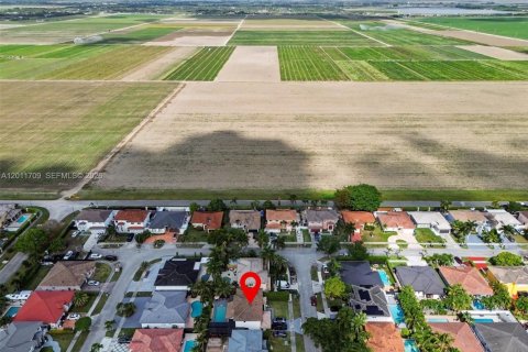 House in Miami, Florida 4 bedrooms, 214.6 sq.m. № 2075321 - photo 6
