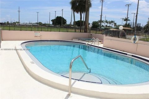 Снять в аренду кондоминиум в Окленд-Парк, Флорида 1 спальня, 57.6м2, № 1932883 - фото 7