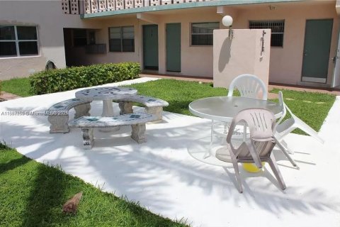 Снять в аренду кондоминиум в Окленд-Парк, Флорида 1 спальня, 57.6м2, № 1932883 - фото 8