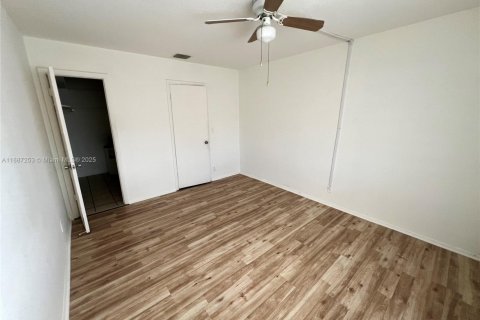 Снять в аренду кондоминиум в Окленд-Парк, Флорида 1 спальня, 57.6м2, № 1932883 - фото 5