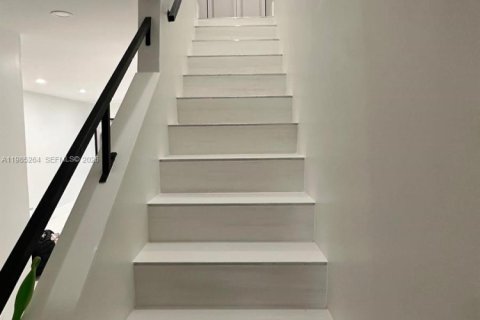 Touwnhouse à louer à Miami, Floride: 2 chambres, 92.9 m2 № 2051558 - photo 4