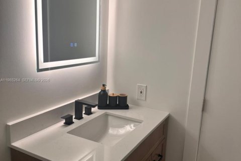 Touwnhouse à louer à Miami, Floride: 2 chambres, 92.9 m2 № 2051558 - photo 10