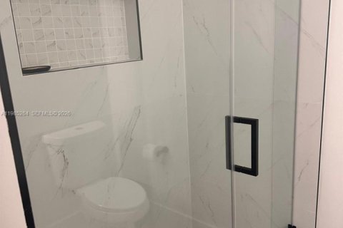 Touwnhouse à louer à Miami, Floride: 2 chambres, 92.9 m2 № 2051558 - photo 11