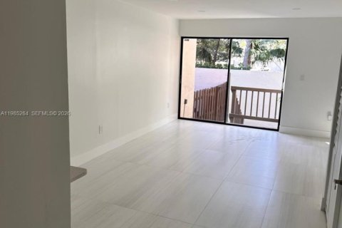 Touwnhouse à louer à Miami, Floride: 2 chambres, 92.9 m2 № 2051558 - photo 3